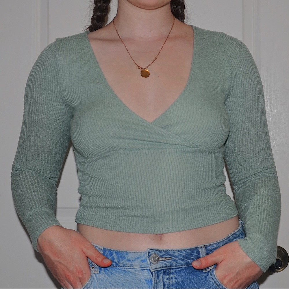 Light Green V-Neck Long Sleeve